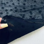 شال زنانه گل‌ریز با طرح برجسته - تصویر 2